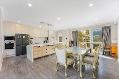 Photo of property in 1b Harrowglen Drive, Northcross, Auckland, 0632