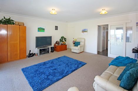 Photo of property in 2/18 Wellington Street, Papakura, 2110