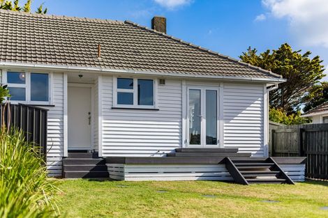 Photo of property in 90 Main Road, Titahi Bay, Porirua, 5022