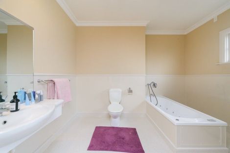 Photo of property in 18 Mahoe Avenue, Takaro, Palmerston North, 4410