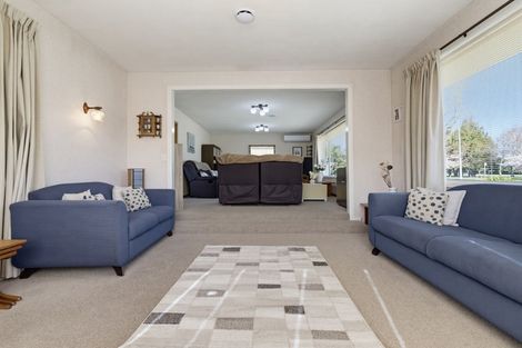 Photo of property in 332 Memorial Avenue, Burnside, Christchurch, 8053
