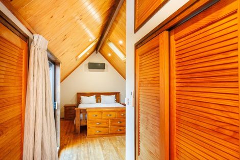 Photo of property in 11 Hillgrove Place, Fitzherbert, Palmerston North, 4410