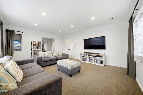 Photo of property in 2/121 Forrest Hill Road, Forrest Hill, Auckland, 0620
