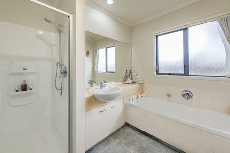 Photo of property in 762 Chapel Road, Shamrock Park, Auckland, 2016