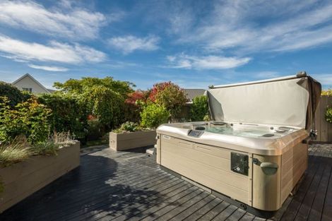 Photo of property in 4 Hemingford Place, Halswell, Christchurch, 8025