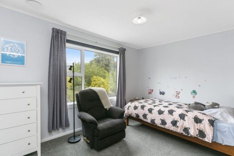 Photo of property in 3 Alder Place, Newlands, Wellington, 6037