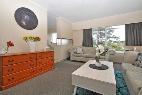 Photo of property in 2/97 Target Road, Totara Vale, Auckland, 0629