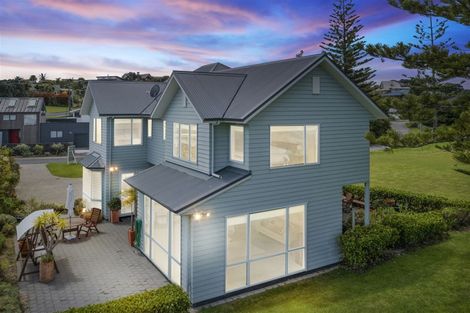 Photo of property in 4 East Point, Manly, Whangaparaoa, 0930