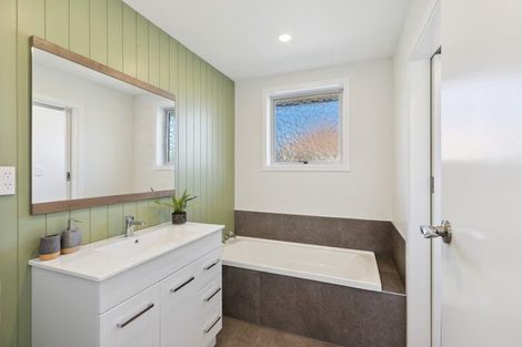 Photo of property in 10 Mckellar Place, Hornby, Christchurch, 8042