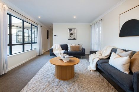 Photo of property in 25a Rothesay Bay Road, Rothesay Bay, Auckland, 0630