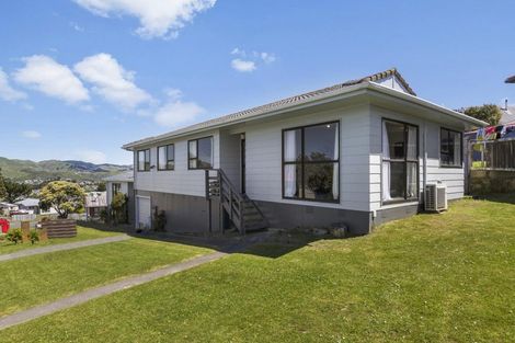 Photo of property in 27 Sombrero View, Ascot Park, Porirua, 5024