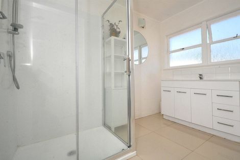 Photo of property in 2/390 Glenfield Road, Glenfield, Auckland, 0629