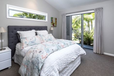 Photo of property in 5 Elimar Drive, Sunnyhills, Auckland, 2010