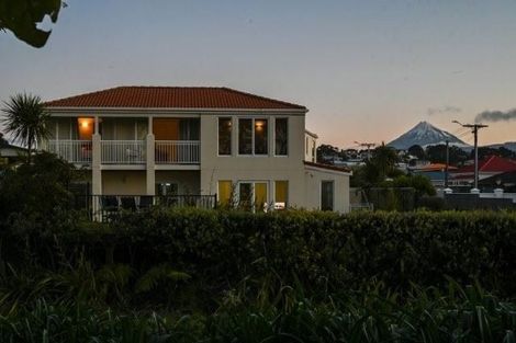 Photo of property in 1 Kawaroa Close, New Plymouth, 4310