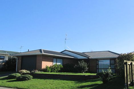 Photo of property in 6 Ross Grove, Paraparaumu, 5032