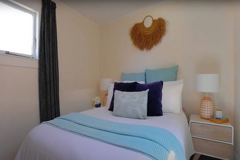 Photo of property in 71 Golf Road, New Lynn, Auckland, 0600