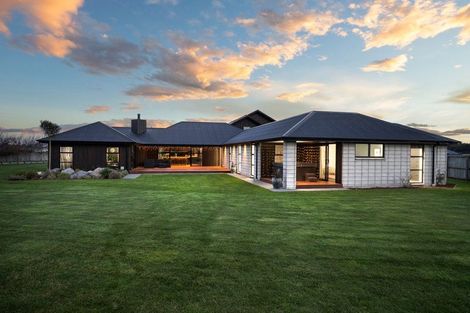 Photo of property in 56 Kingsdowne Drive, West Melton, 7618