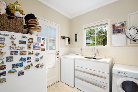 Photo of property in 8 Gradwell Place, Two Mile Bay, Taupo, 3330