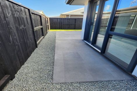 Photo of property in 5 Tractor Way, Papamoa, 3118