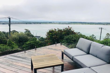 Photo of property in 27 The Brae, Mount Pleasant, Christchurch, 8081