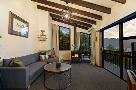 Photo of property in 4b Caples Place, Fernhill, Queenstown, 9300