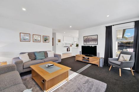 Photo of property in 16 Whitau Place, Marshland, Christchurch, 8083