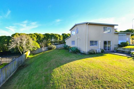 Photo of property in 38 Fairchild Avenue, Goodwood Heights, Auckland, 2105