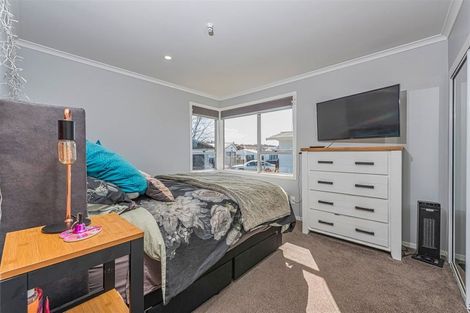 Photo of property in 4 Pipitea Place, Massey, Auckland, 0614