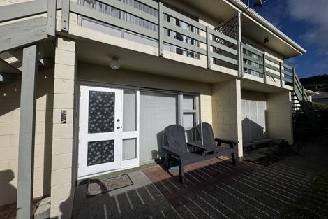 Photo of property in 5/154 Onepu Road, Lyall Bay, Wellington, 6022