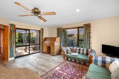 Photo of property in 15 Hemingford Place, Halswell, Christchurch, 8025