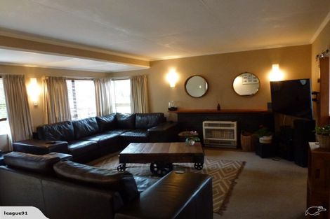 Photo of property in 124 Ruamahanga Crescent, Terrace End, Palmerston North, 4410