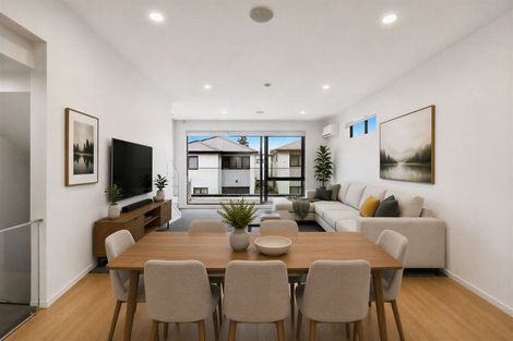 Photo of property in 2/19 Kingdale Road, Henderson, Auckland, 0610
