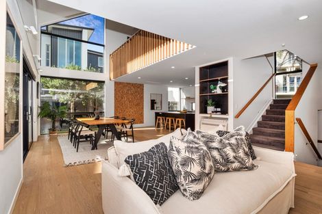 Photo of property in 347b Oceanbeach Road, Mount Maunganui, 3116