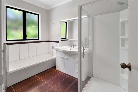 Photo of property in 176 Stokes Valley Road, Stokes Valley, Lower Hutt, 5019