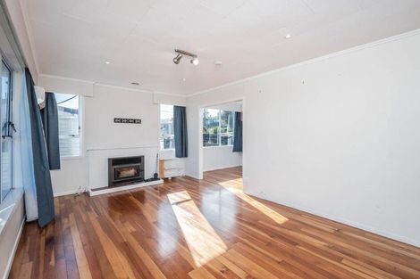 Photo of property in 27 Brooker Grove, Newlands, Wellington, 6037