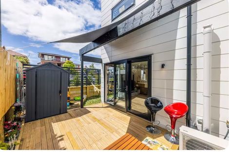 Photo of property in 1/11 Lewis Road, Pakuranga, Auckland, 2010