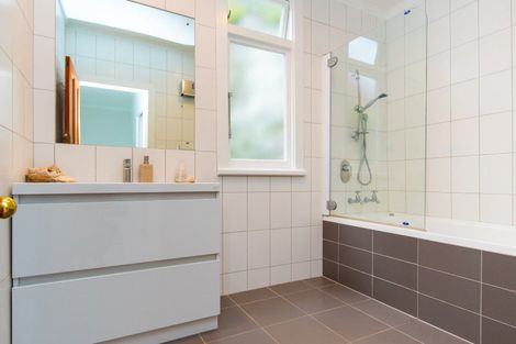 Photo of property in 7a Bay View Road, Bluff Hill, Napier, 4110