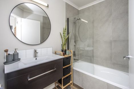 Photo of property in 9s Clearwater Cove, West Harbour, Auckland, 0618