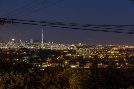 Photo of property in 1/14 Castor Bay Road, Castor Bay, Auckland, 0620