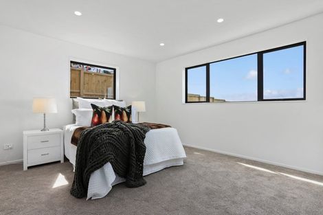 Photo of property in 85b Lake Panorama Drive, Henderson Valley, Auckland, 0614