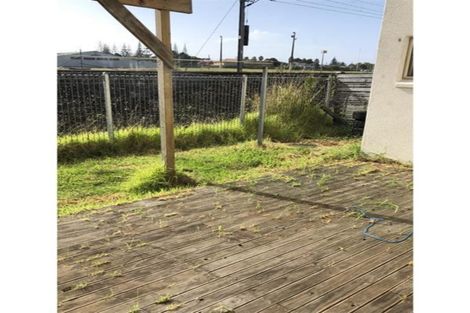 Photo of property in 15 Lockington Avenue, Henderson, Auckland, 0612