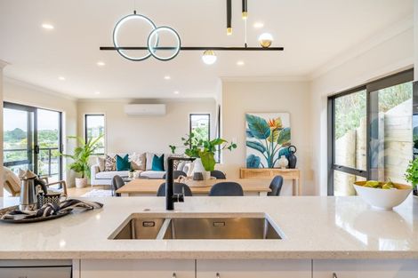 Photo of property in 14 Poto Road, Normandale, Lower Hutt, 5010