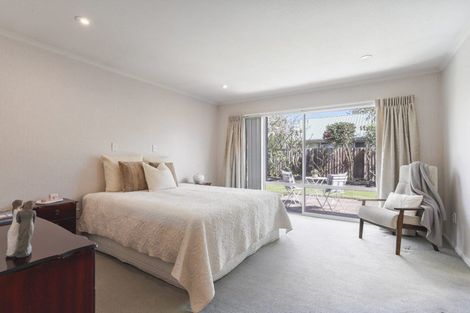 Photo of property in 4 Wardour Mews, Avonhead, Christchurch, 8042