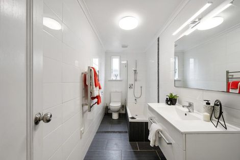 Photo of property in 160 Russell Terrace, Berhampore, Wellington, 6023