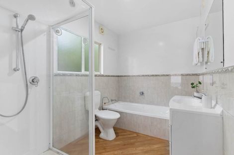 Photo of property in 1/48a Exmouth Road, Northcote, Auckland, 0627