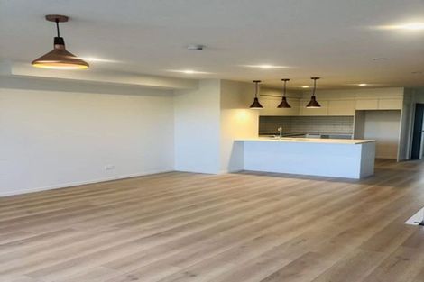 Photo of property in 12 Ingham Court, Fairview Heights, Auckland, 0632