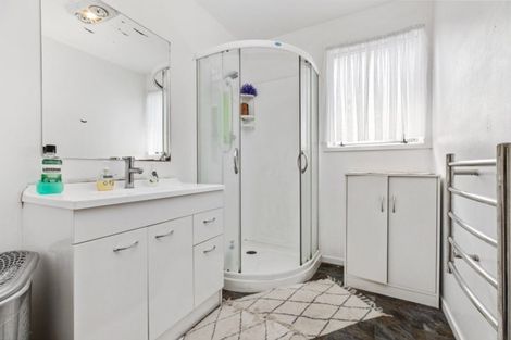 Photo of property in 76 Hindmarsh Street, Henderson, Auckland, 0612