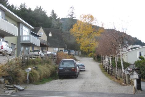 Photo of property in 38 Avalon Crescent, Fernhill, Queenstown, 9300