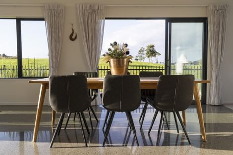 Photo of property in 14 Beveridge Road, One Tree Point, 0118