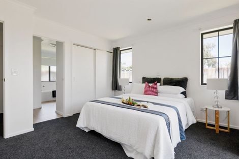 Photo of property in 15 Farnham Close, Rototuna North, Hamilton, 3210